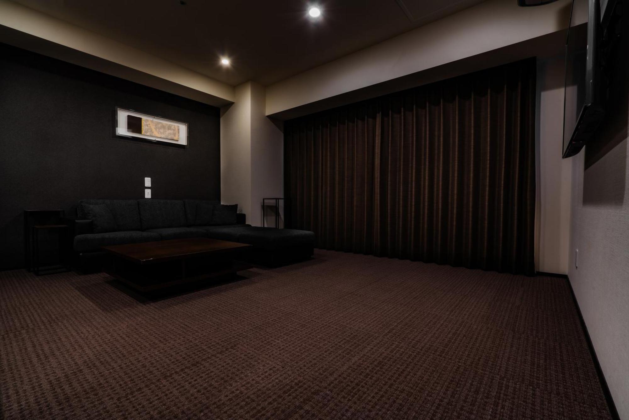 Randor Hotel Sapporo Suites Habitación foto A room at a love hotel in Tokyo