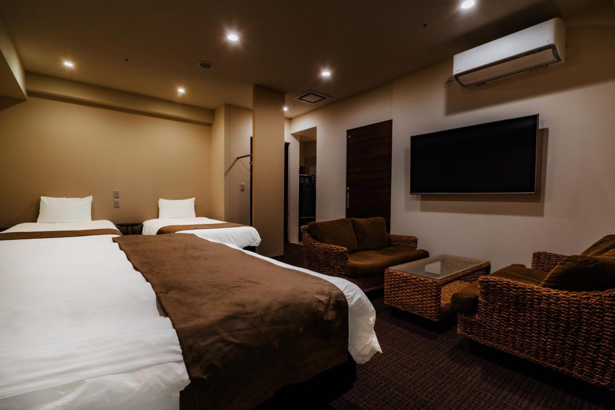 Randor Hotel Sapporo Suites Habitación foto A room at the hotel