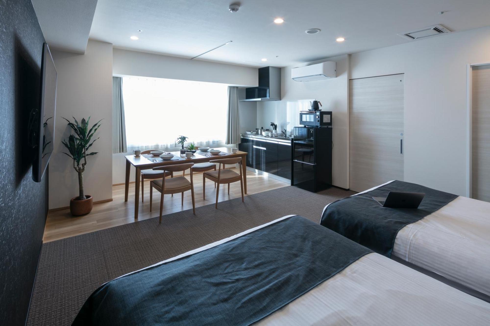 Randor Hotel Sapporo Suites Habitación foto A typical studio apartment in Japan