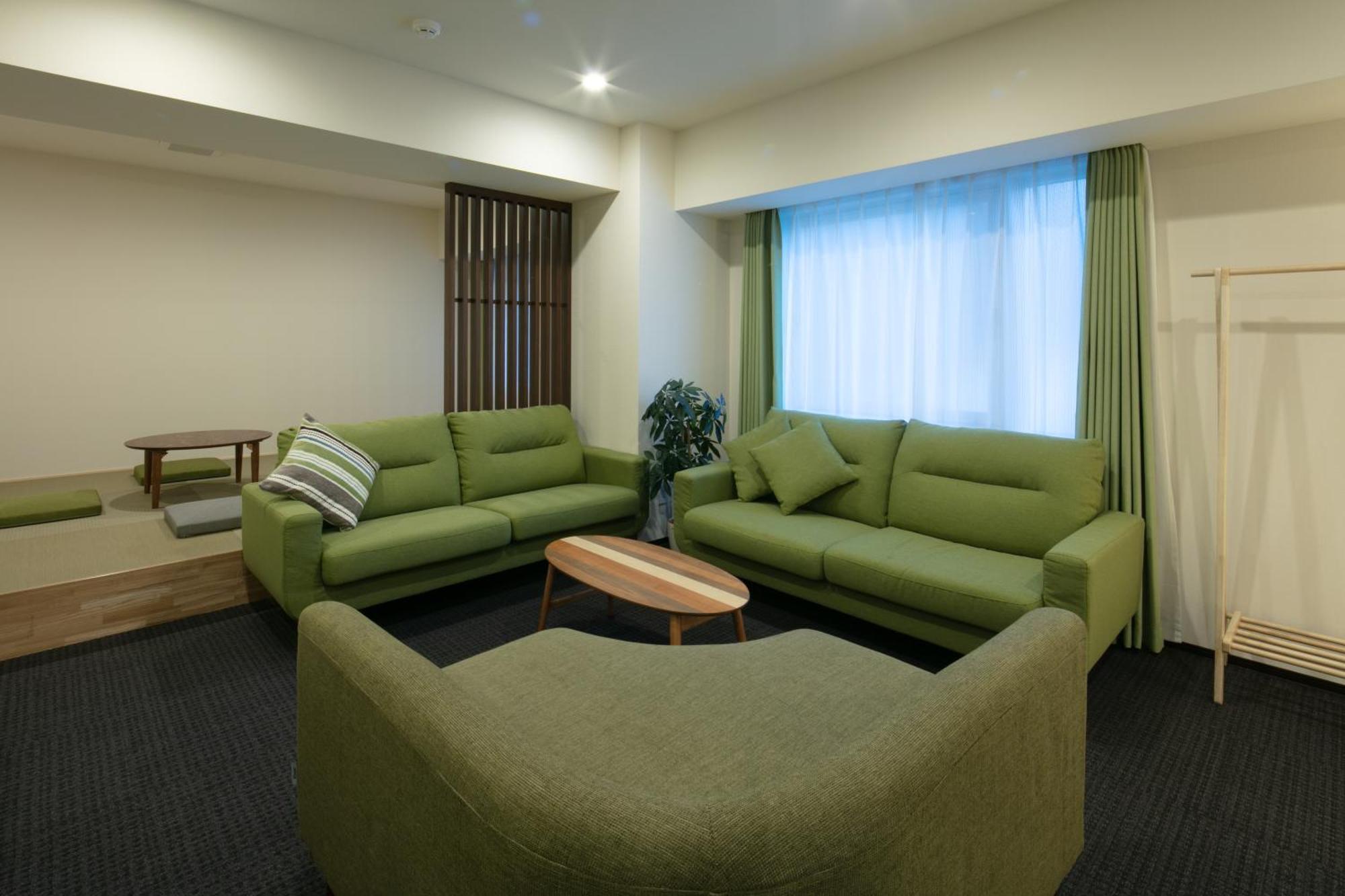 Randor Hotel Sapporo Suites Habitación foto A living room in a typical Japanese apartment